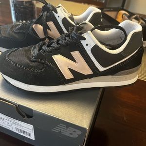 Woman’s New Balance 574 Tennis Shoes